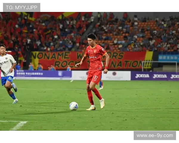 全面解读足球运动员李镇全的职业发展轨迹与比赛表现亮点分析历程 全面解读足球运动员李镇全的职业发展轨迹与比赛表现亮点分析历程